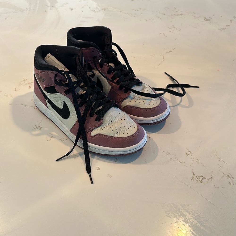 Women’s Nike Air Jordan Mid 1 “Berry Pink” Size 8